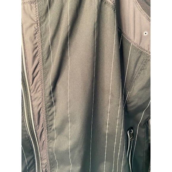 LULULEMON Size 6 Run Get up and glow black striped Jacket - Picture 9 of 10